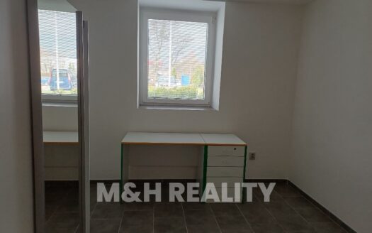 Pronájem prostoru 4+1 se šatnou, technickou místností 100m2v přízemí budovy ul.Revoluční Frýdlant nad Ostravicí