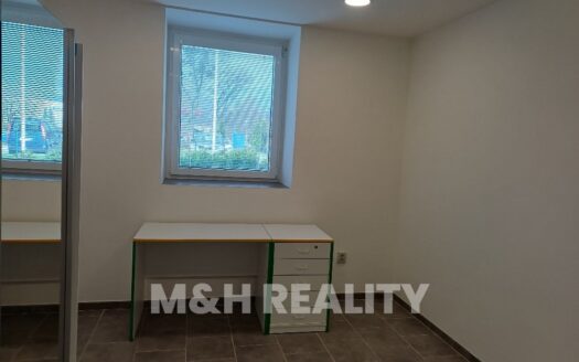 Pronájem prostoru 4+1 se šatnou, technickou místností 100m2v přízemí budovy ul.Revoluční Frýdlant nad Ostravicí