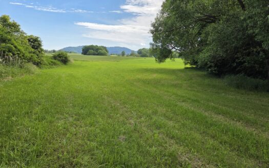 Pozemek v platném územním plánu pro výstavbu RD v Janovicích 1788m2