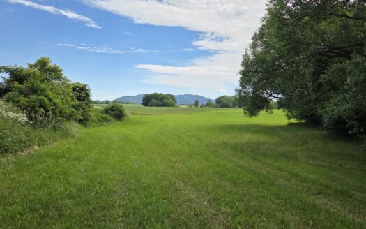 Pozemek v platném územním plánu pro výstavbu RD v Janovicích 1788m2