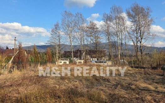 Prodej pozemku 1145m2 v klidné části žádané malebné obci Pstruží